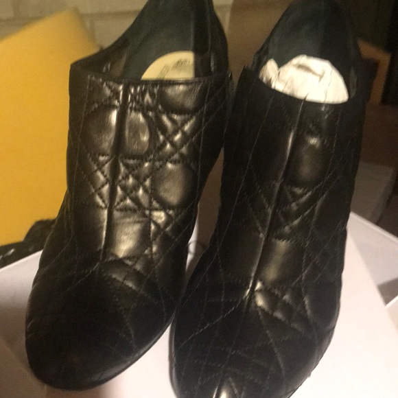 Shoes - Picture 1 of 4